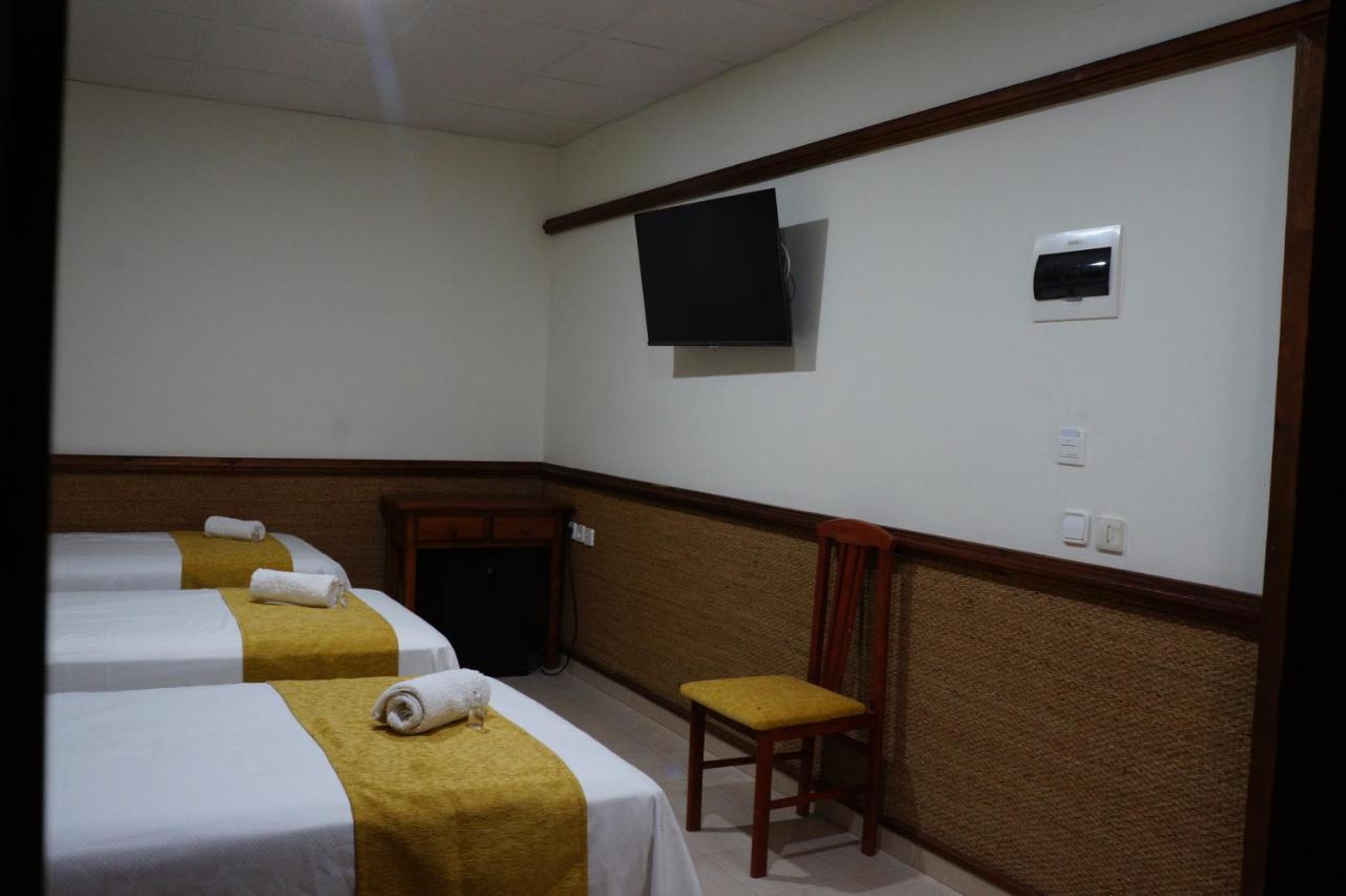 Hostal La Conilena Conil De La Frontera Buitenkant foto