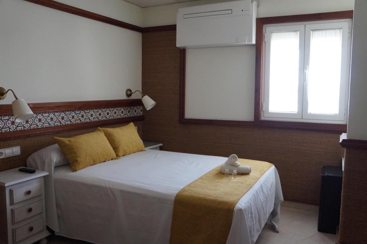 Hostal La Conilena Conil De La Frontera Buitenkant foto