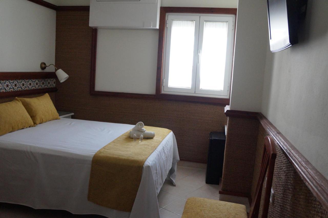 Hostal La Conilena Conil De La Frontera Buitenkant foto