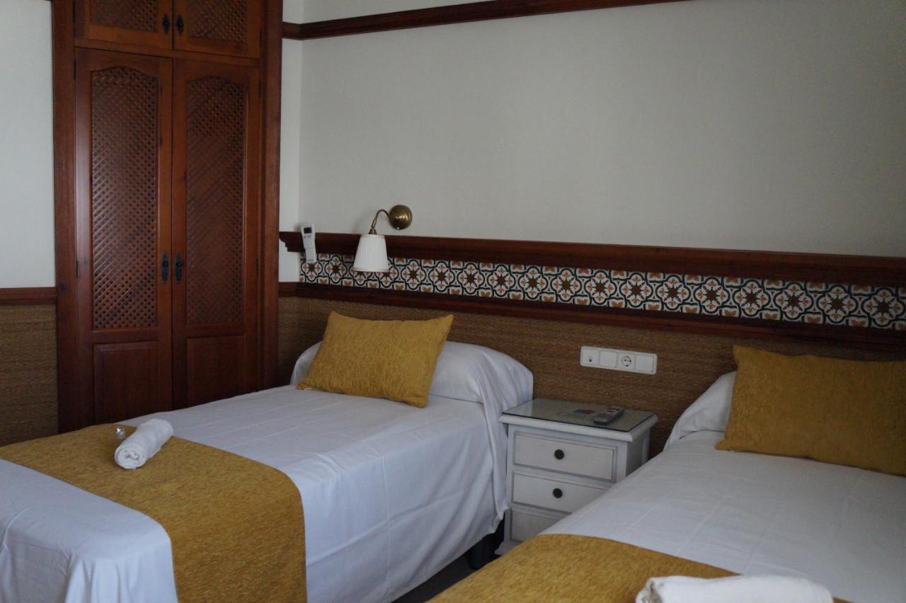Hostal La Conilena Conil De La Frontera Buitenkant foto