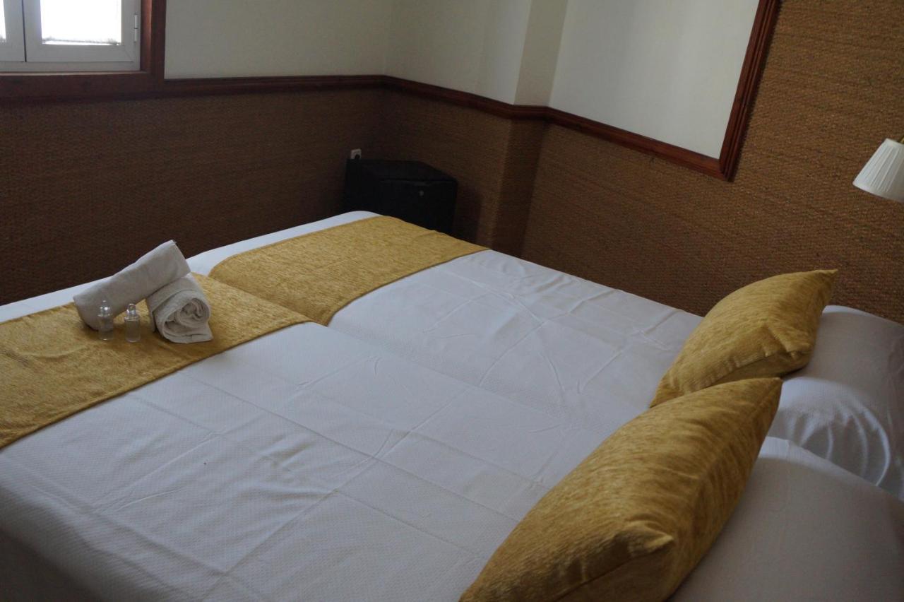 Hostal La Conilena Conil De La Frontera Buitenkant foto