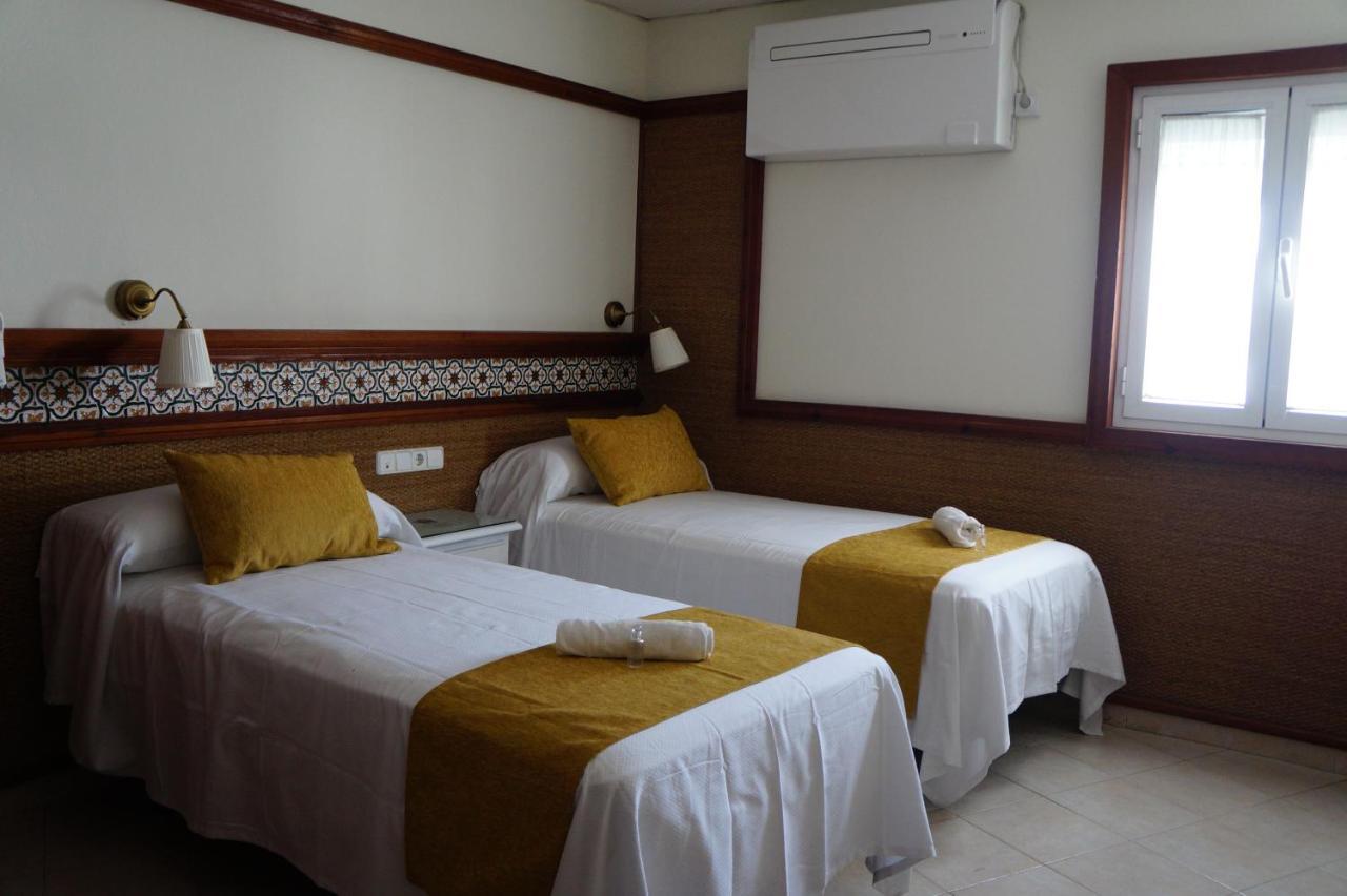 Hostal La Conilena Conil De La Frontera Buitenkant foto