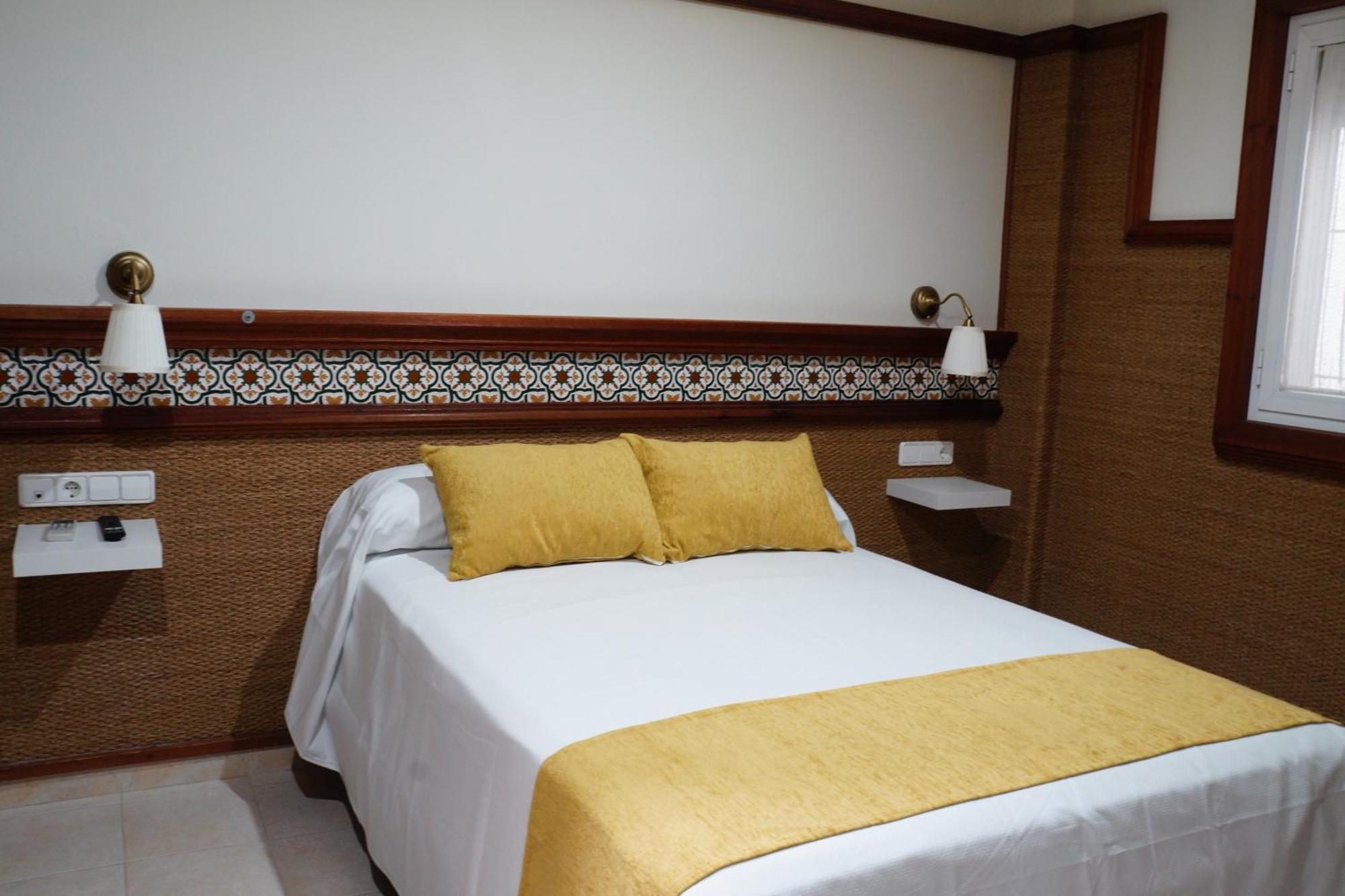 Hostal La Conilena Conil De La Frontera Buitenkant foto