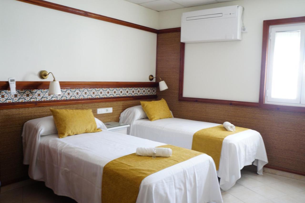 Hostal La Conilena Conil De La Frontera Buitenkant foto
