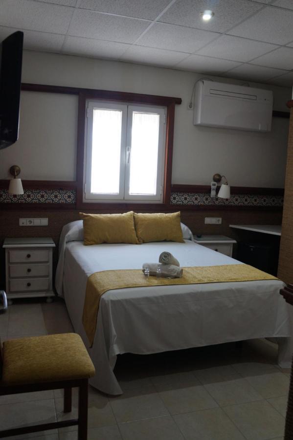 Hostal La Conilena Conil De La Frontera Buitenkant foto