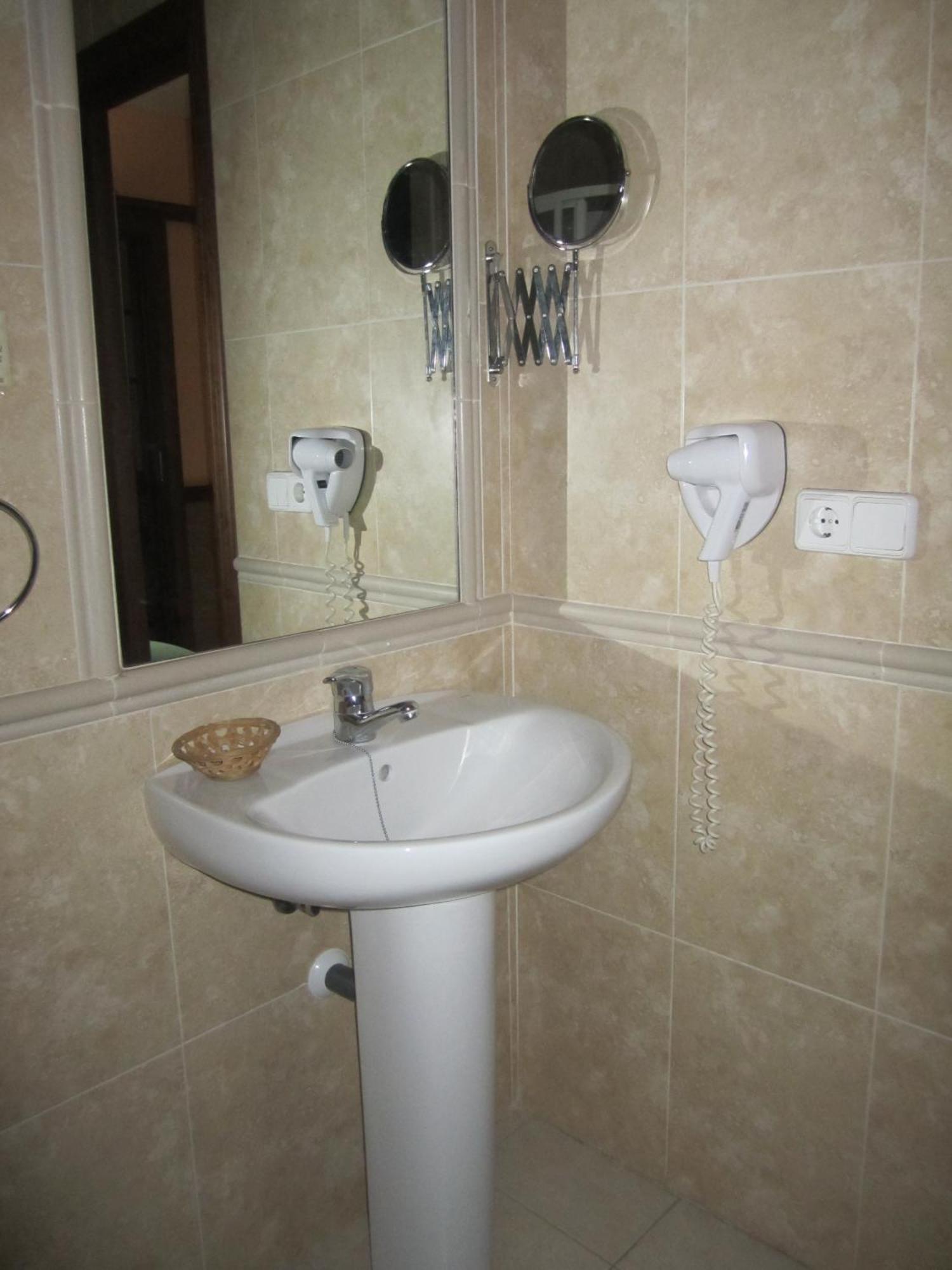 Hostal La Conilena Conil De La Frontera Buitenkant foto
